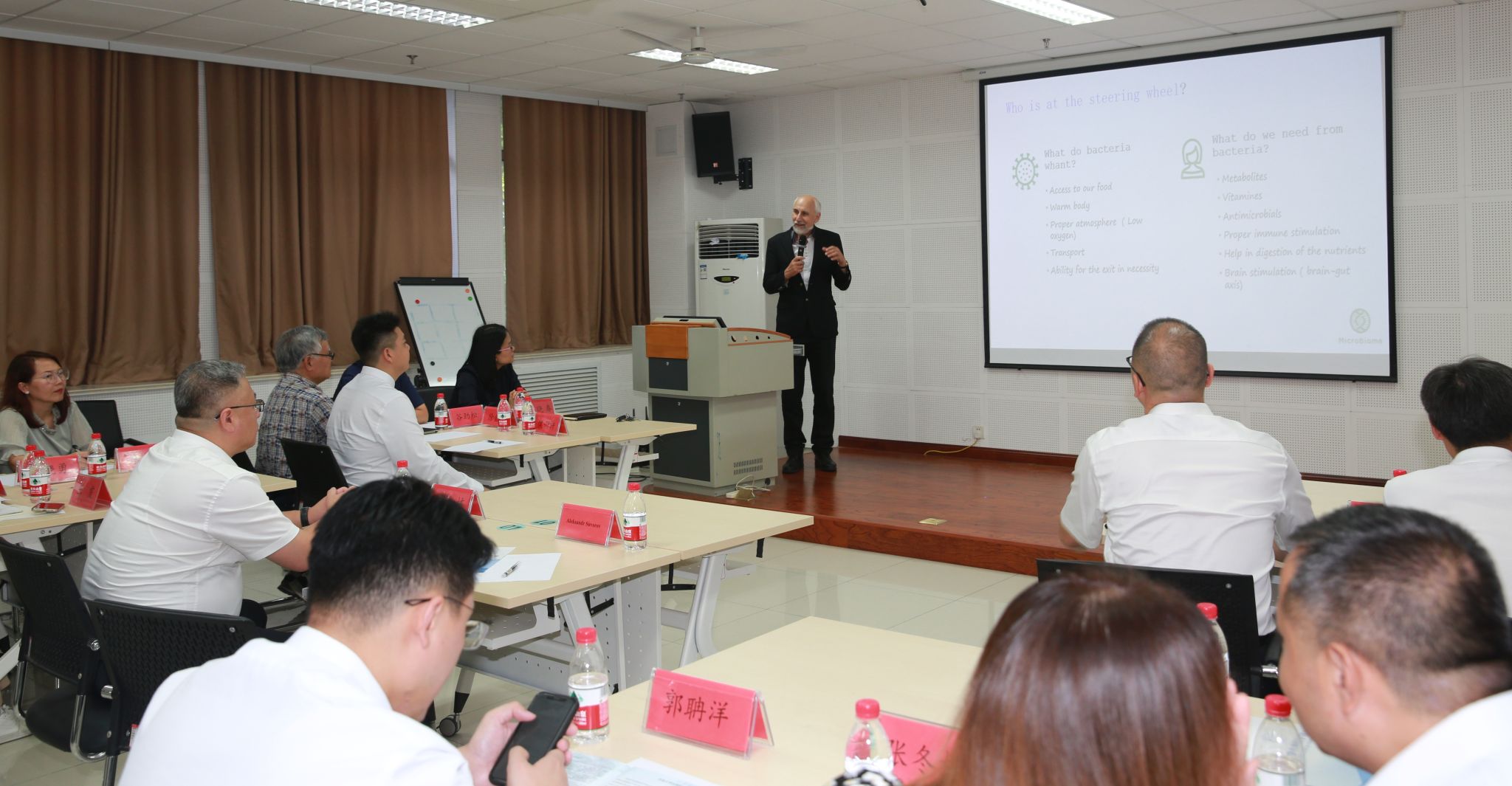 俄羅斯科學(xué)院院士亞歷山大·蘇沃洛夫受聘濟(jì)南大學(xué)榮譽(yù)教授，共探生物制劑研發(fā)新篇章